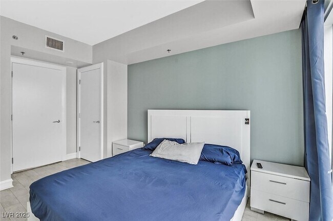 Building Photo - 2700 Las Vegas Blvd S