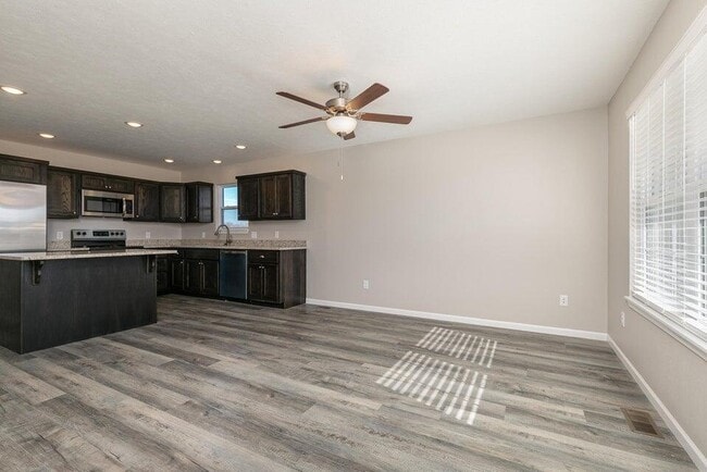 Building Photo - 675 Joycee Ln