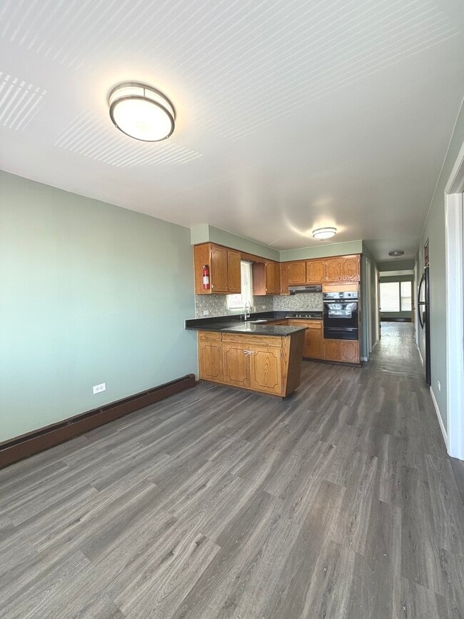 Building Photo - 6637 S Whipple St