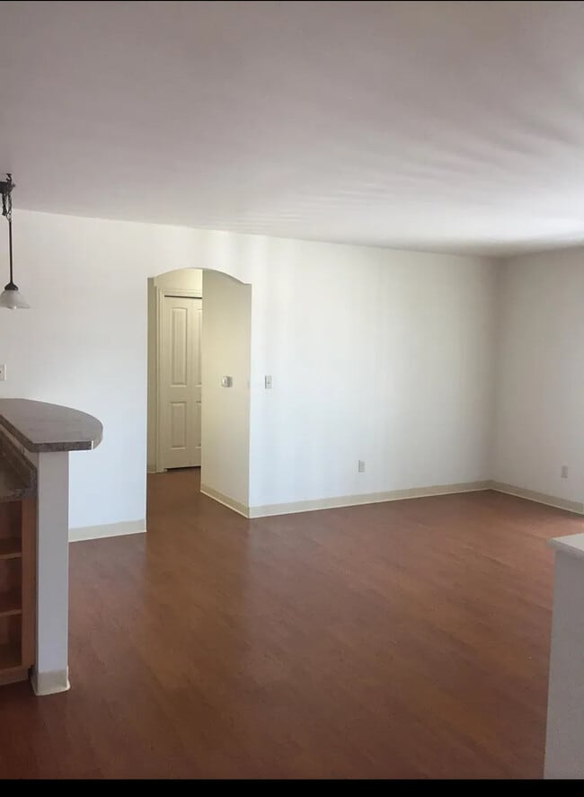 Building Photo - 2720 Hidden Dr