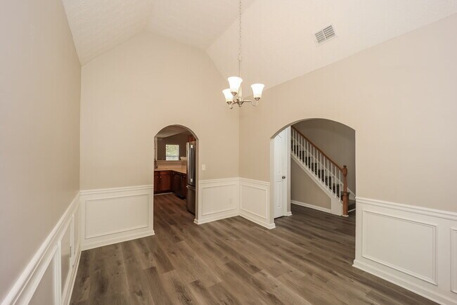 Building Photo - 41 St Charles Pl