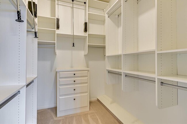 Building Photo - 4708 Lookout Mountain Cove