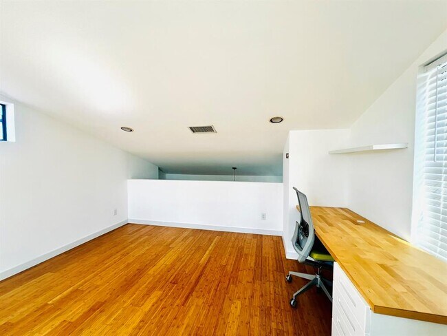 Building Photo - 5900 Toscana Ave