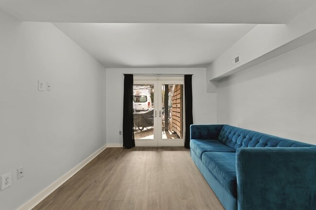 Building Photo - Bright and Spacious Terrace Level 2br in Mt. Pleasant!