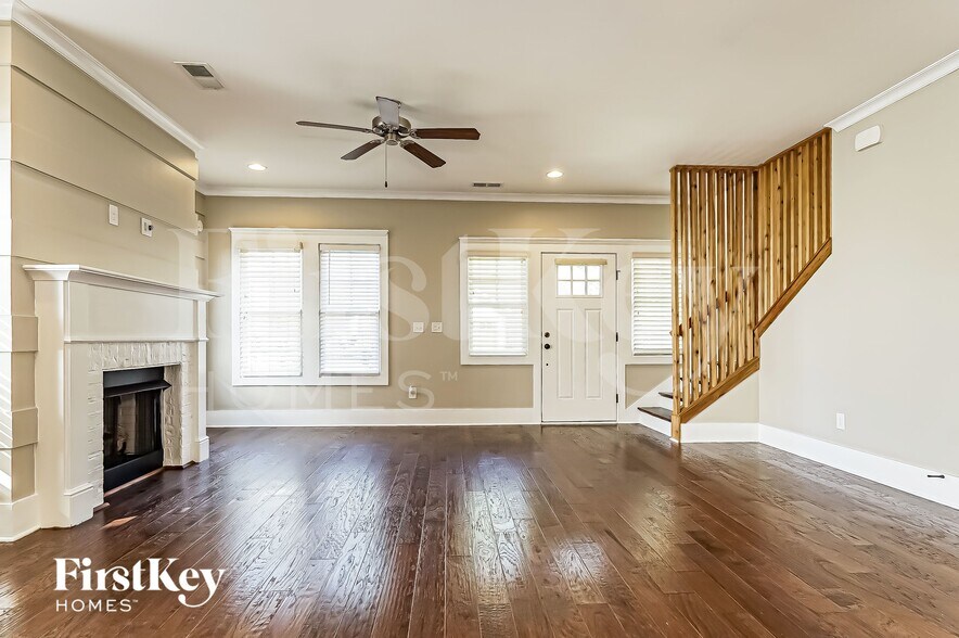 Building Photo - 3253 Sawyer Dr