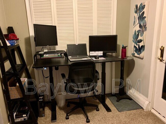 Building Photo - 24235 Glenda St