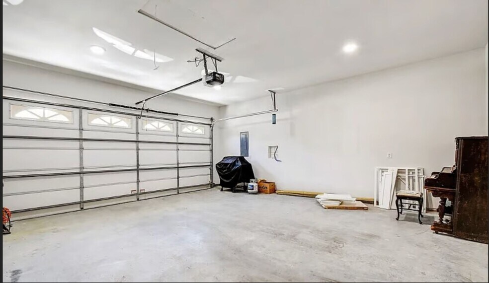 Building Photo - 210 Cottage St