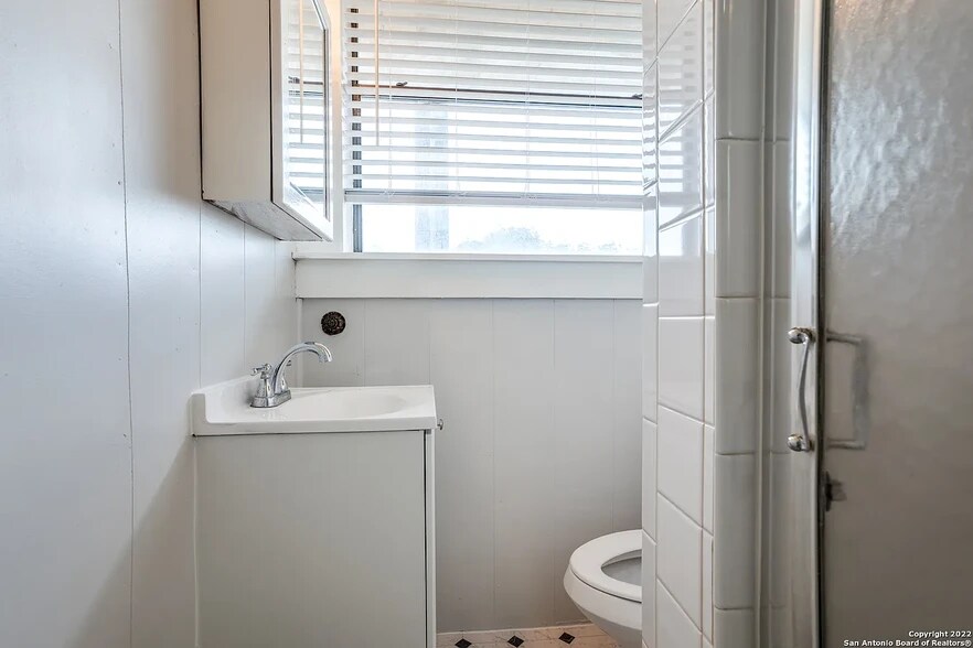 Building Photo - 2739 SE Loop 410