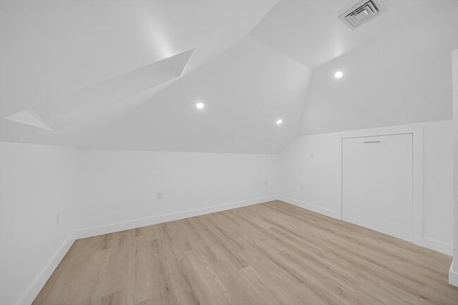 Building Photo - 127 Henry Ave