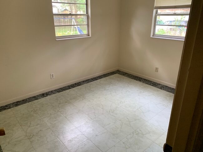 Building Photo - 2804 St Johns Ave