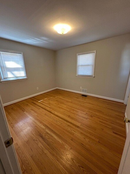 Building Photo - 5118 Avoca Ave