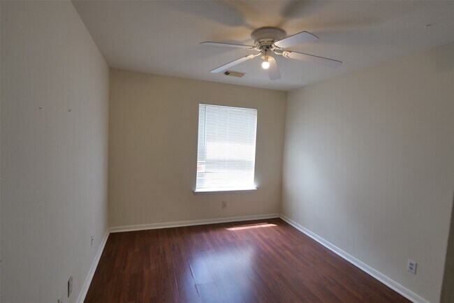 Building Photo - 1314 Hollow Ash Ln