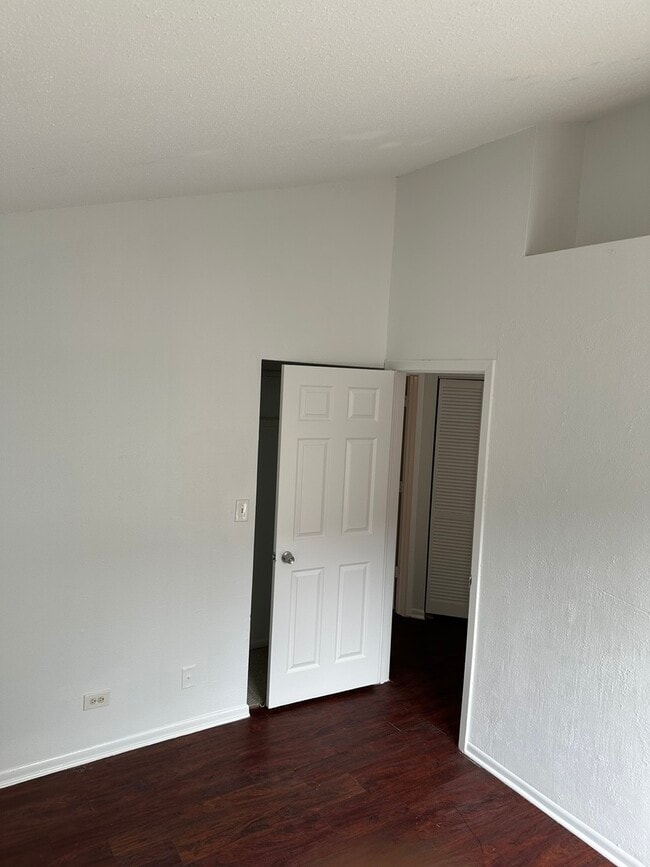 Building Photo - 1002 Pheasant Run Ln