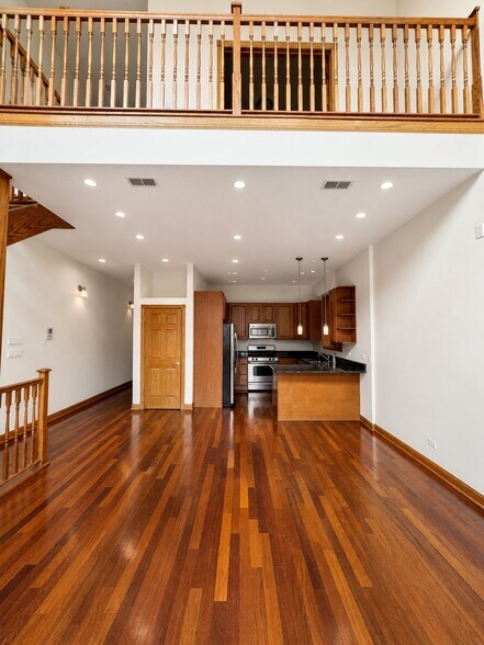 Building Photo - 1644 W Le Moyne St