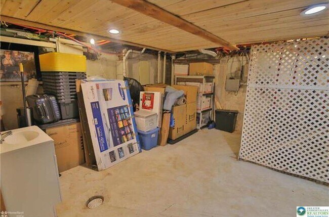 Building Photo - 325 N Eighth St