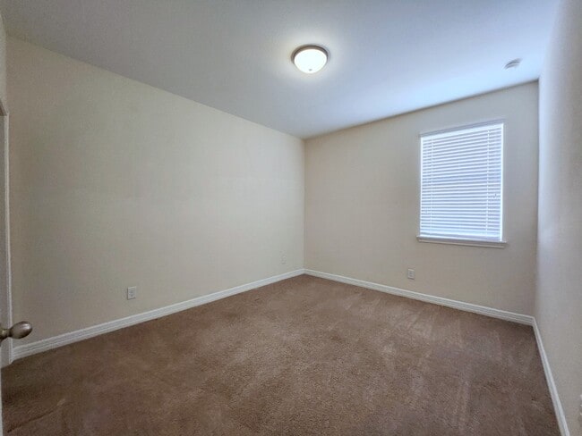 Building Photo - 10551 Paula Bluff Ln