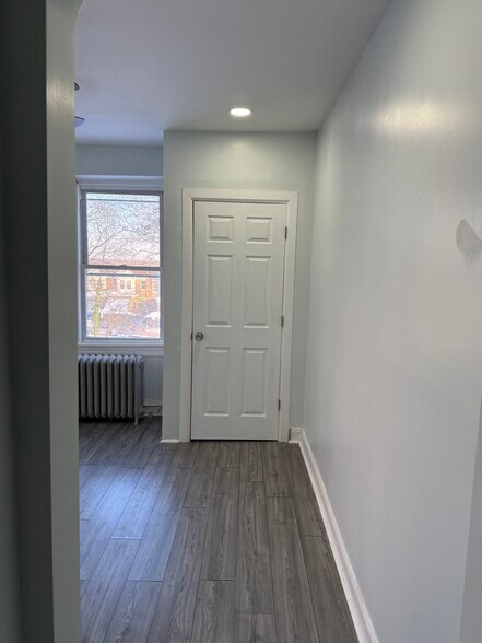 Building Photo - 5719 N Park Ave