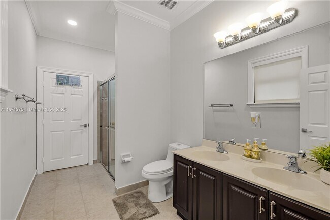 Building Photo - 5478 SW 189th Ave