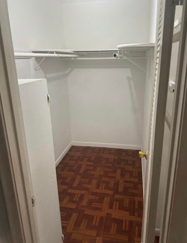 Building Photo - 3240 Ridge Hill Rd