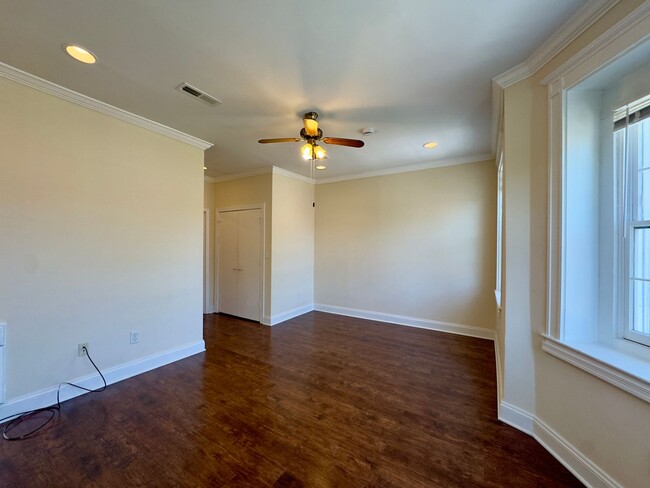 Building Photo - 717 Newington Ave