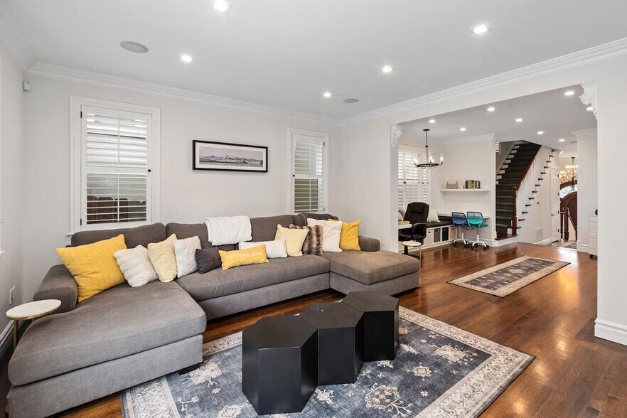 Building Photo - 180 Dorantes Ave