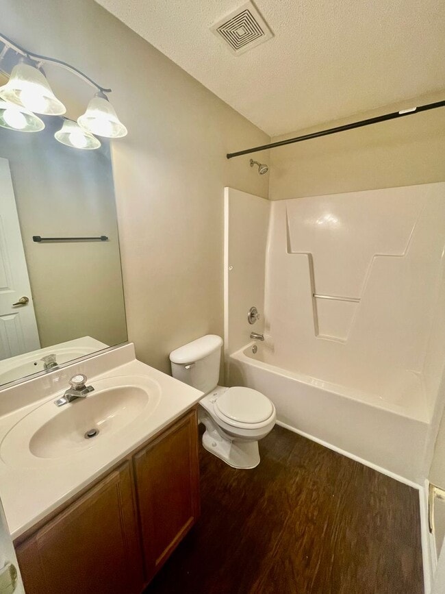 Building Photo - Must see this Adorable 3 bedroom 2 bath 2 garage home . Located in the Reedy Creek Plantation