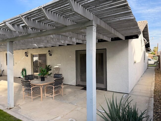 Building Photo - 51905 Avenida Velasco