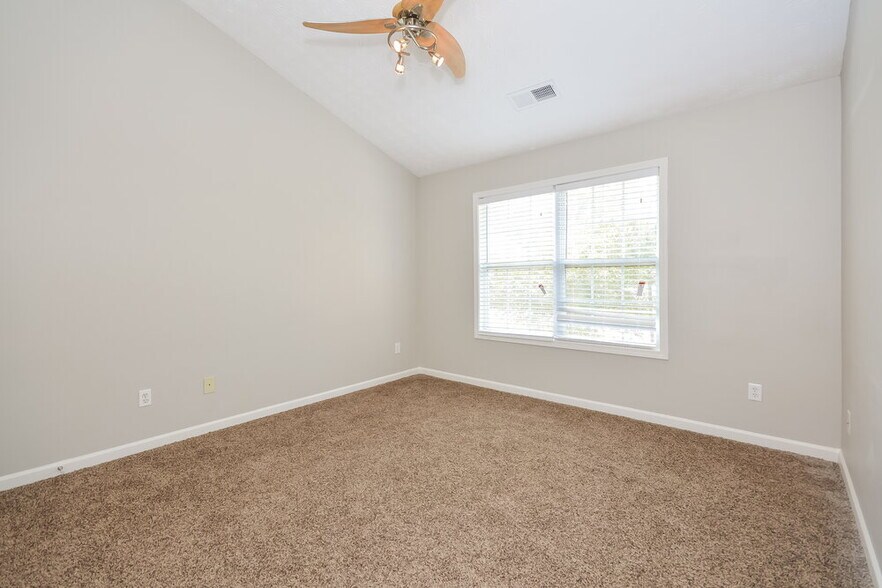 Building Photo - 2424 Santa Barbra Ct SE