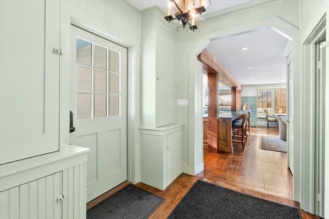 Building Photo - 3436 Main St