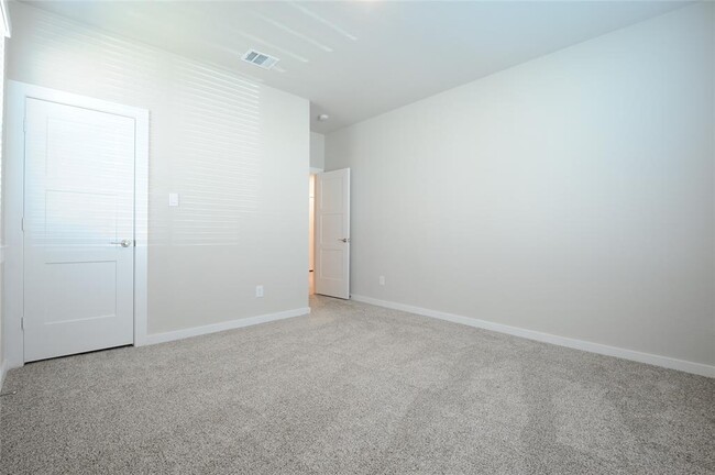 Building Photo - 22827 Castello Lakes Dr