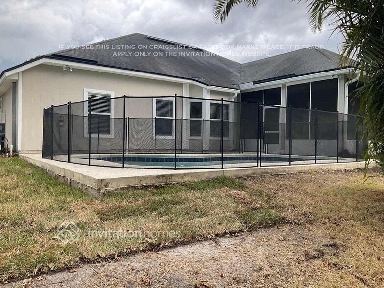 Building Photo - 204 Hidden Lake Dr