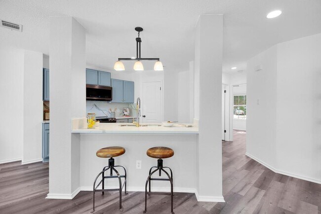 Building Photo - 2203 Lexfield Ln