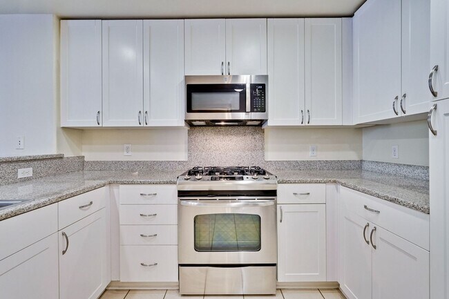 Building Photo - Large Santa Clara 1 Bedroom Condo in River...