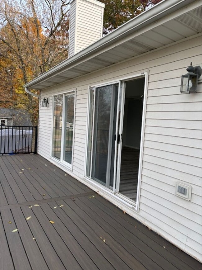 Building Photo - STUNNING LAKE VIEWS, BRIGHTON 3 BEDROOM HOME