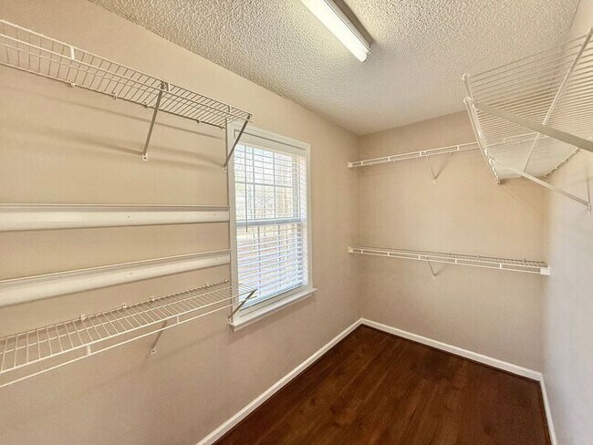 Building Photo - 3001 Eric St