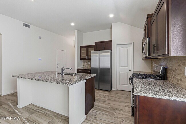 Building Photo - 13745 Lago Vista Ave