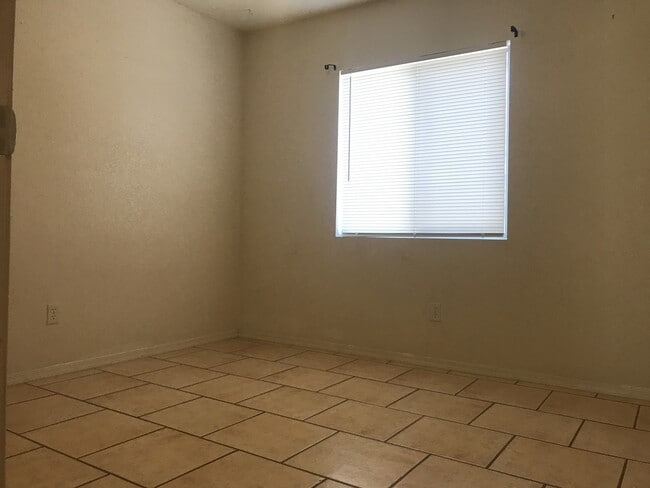 Building Photo - 3 BDR 2 Bath in Chaparral Village neighborhood.