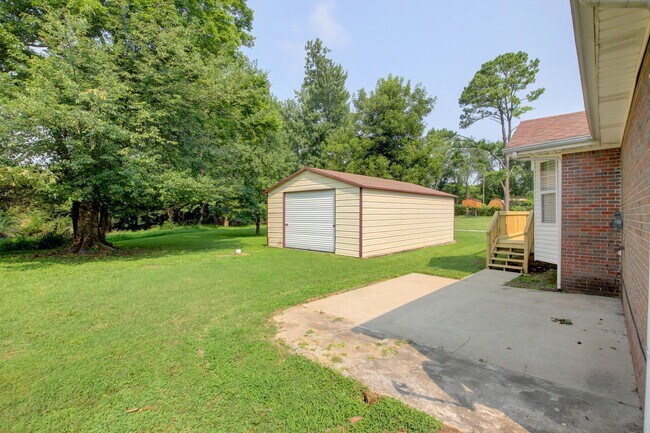Building Photo - 2104 Pea Ridge Rd