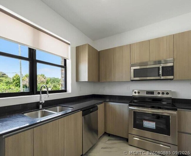 Building Photo - 6171 SW 36th Ct