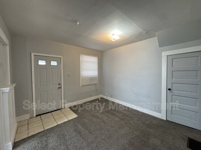 Building Photo - 738 3rd St