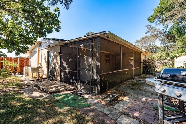 Building Photo - 1748 Colmar Dr