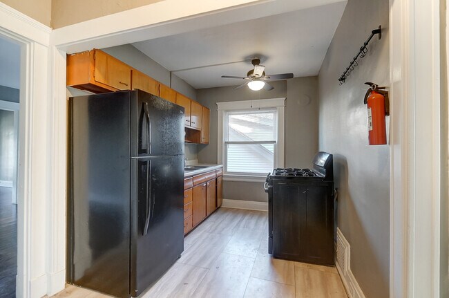 Building Photo - 3640 Besuden Ct