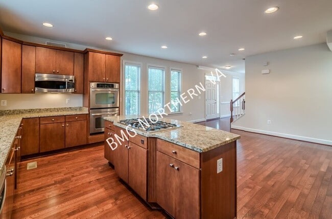 Building Photo - 3316 S Kemper Rd