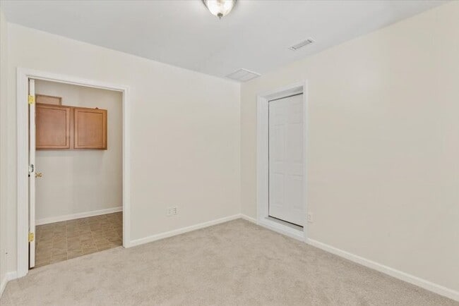 Building Photo - ***Coming Soon!!!***Spacious and Move-In R...