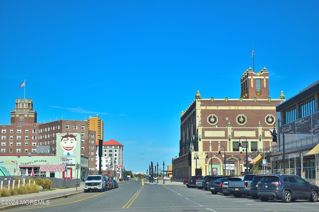 Building Photo - 119 Main Ave