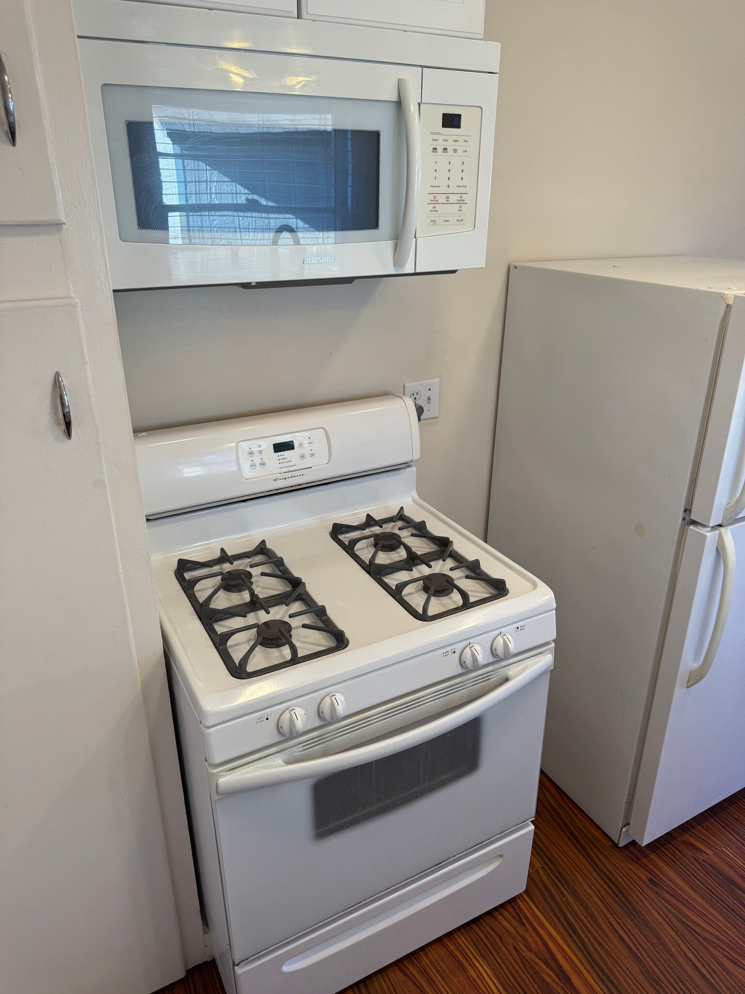 Building Photo - 627 Rose Ave