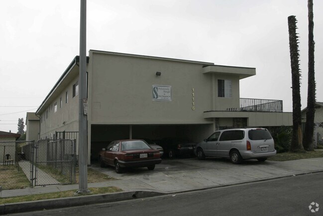 Building Photo - 11116 Berendo Ave