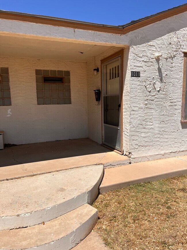 Building Photo - 3rd Street Duplex