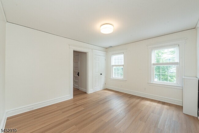 Building Photo - 160 Bloomfield Ave
