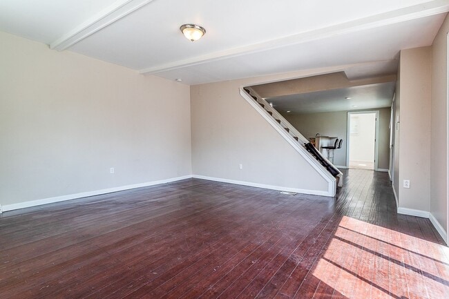 Building Photo - 635 McLain St